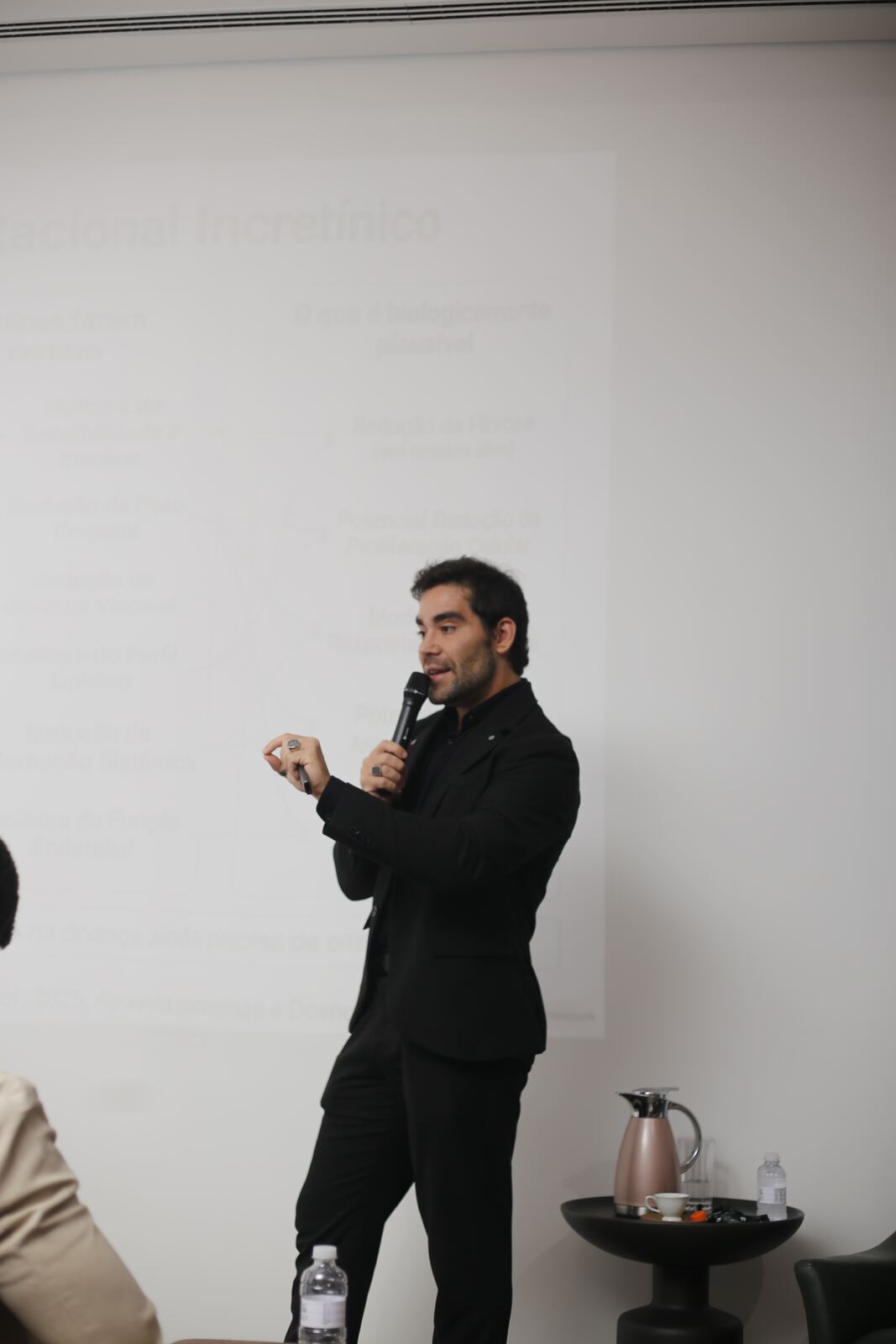 Dr. Henrique Santiago em aula durante a última edição — 1 de 11